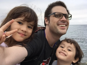 Freelance-journalist-Scott-McIntyre-with-his-two-children-in-Japan